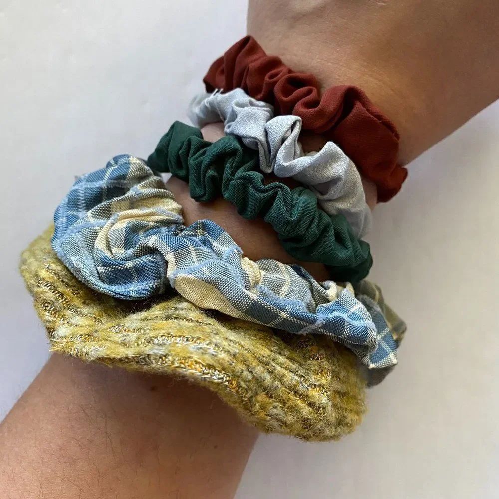 𝅺Set of 5 Scrunchies - Plaid Mustard Sweater